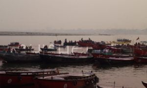 You will get the panoramic view of ghats and the mighty Ganges from its balcony
