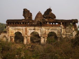 The amazing fact about Garh Panchakoot is the natural resources used by people to build and protect the palace.