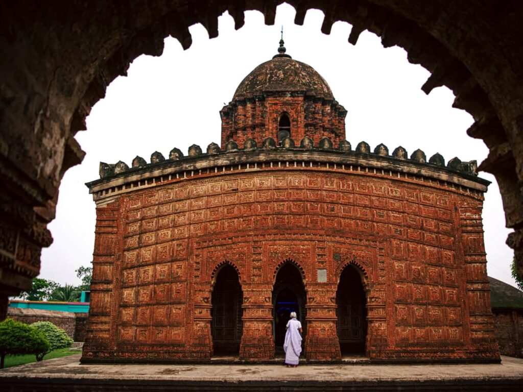 Bishnupur has a glorious history terracotta temples, was the capital city of the Malla dynasty