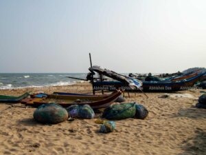 Veerampattinam Beach has the pretty lengthy sea beach surrounded by extensive Palm Groves adding sublimity to the scenic beauty.