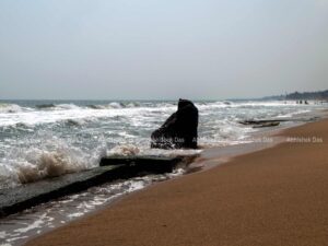 The waves hitting the shore was so calm and time flew so quickly that I found the sun was at horizon.
