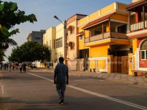 The famous attraction of Pondicherry is White Town has the gorgeous colonial villas having vibrant yellow walls with oil lamps and leafy streets.