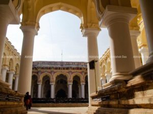 Thirumalai Nayakkar Mahal has the famous Stucco artwork on its domes and impressive arches