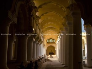 There is a small museum in the Thirumalai Nayakkar palace having a collection of ruins featuring Hindu gods and goddesses.