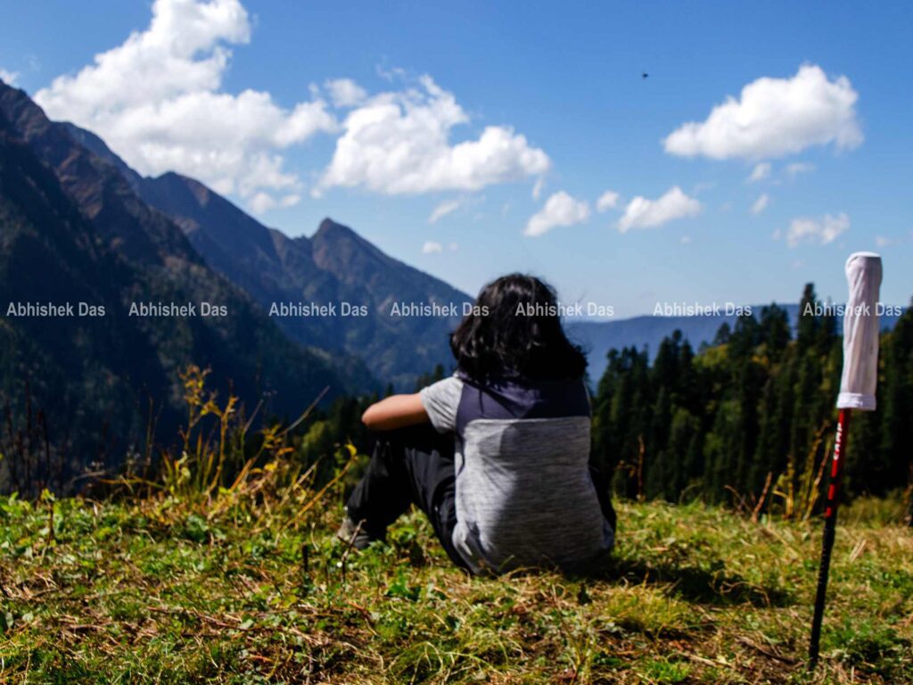 an alpine lake is at an altitude of around 14,000 feet in the Pabbar valley