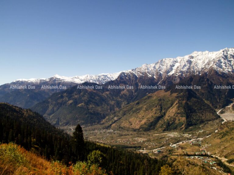 The tall mountains and luscious green forest surrounding Manali are the most colourful hotspot for tourists and nature lovers