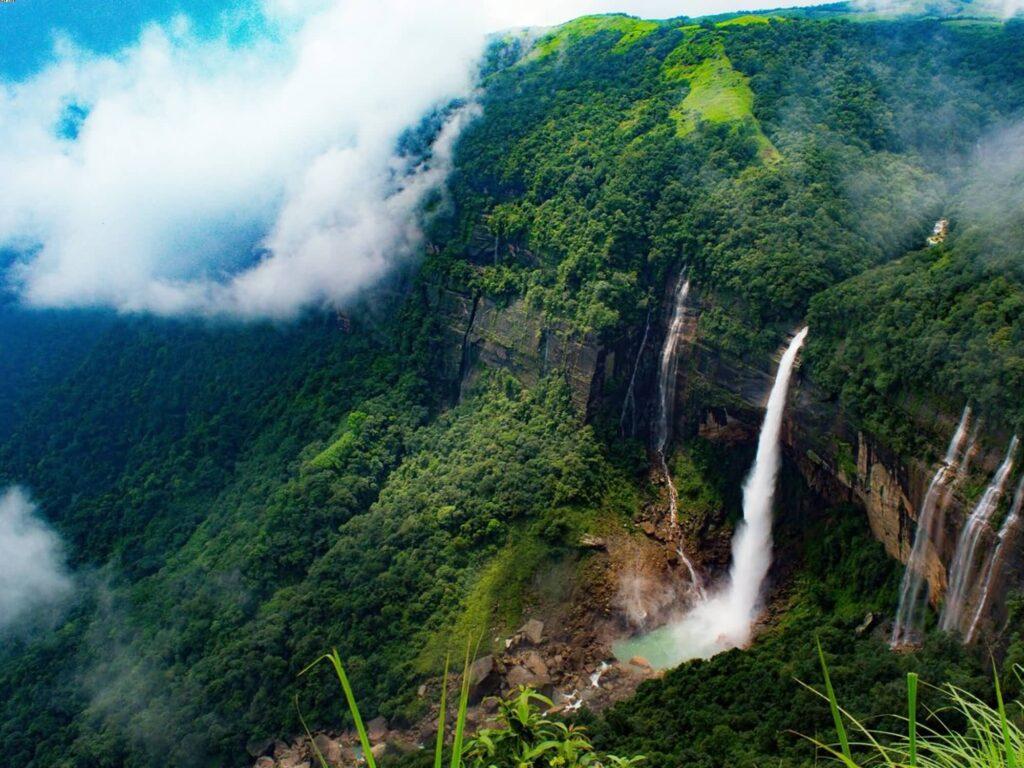 stunning waterfall of Meghalaya is the Nohkalikai falls
