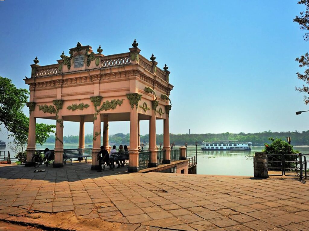 Chandernagore is a former French Colony known for its French architecture, churches, and colonial museums.