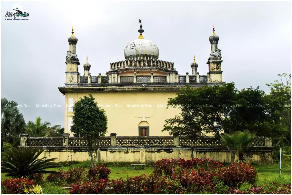 Raja's Tomb is a testament to the region's rich history and cultural heritage