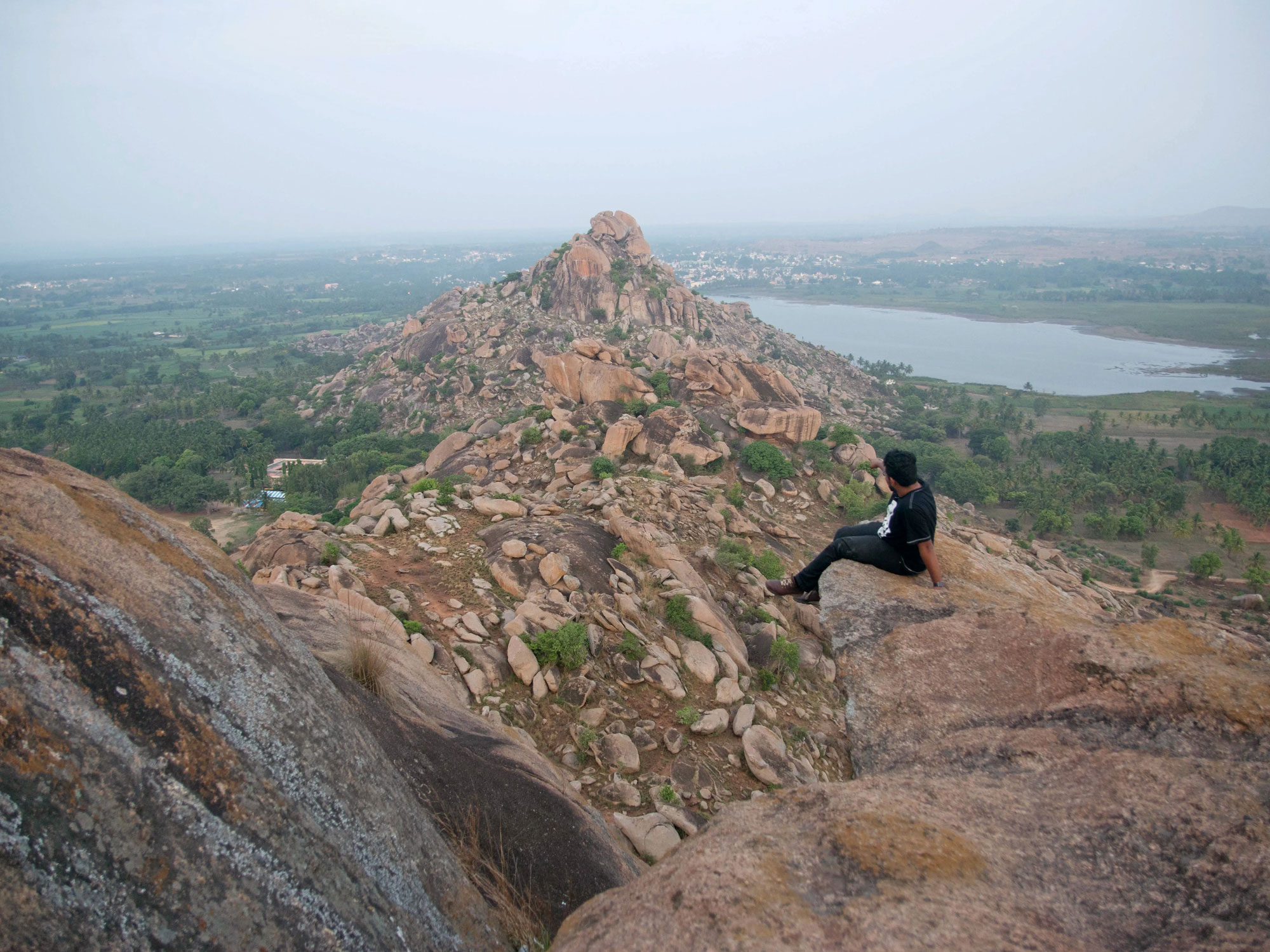 Kunti Betta is a picturesque hill that offers some of the most spectacular trekking