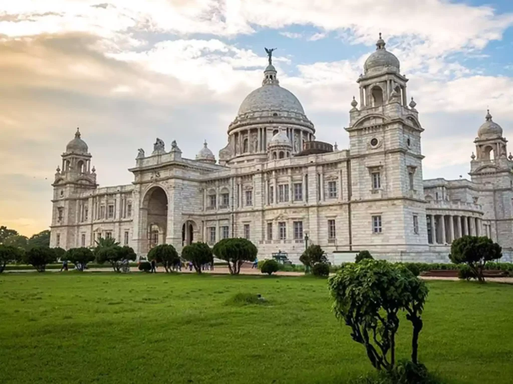Kolkata is a treat for a photography enthusiast as walking