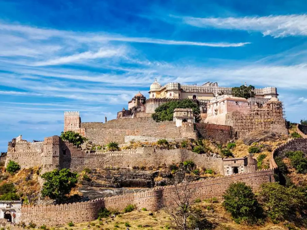 Walk along the Great Wall of Kumbhalgarh fort