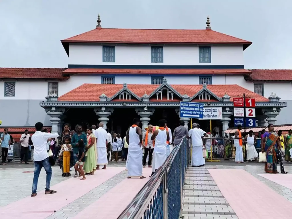 guardian angels of Dharma brought the Shiva Linga to the temple