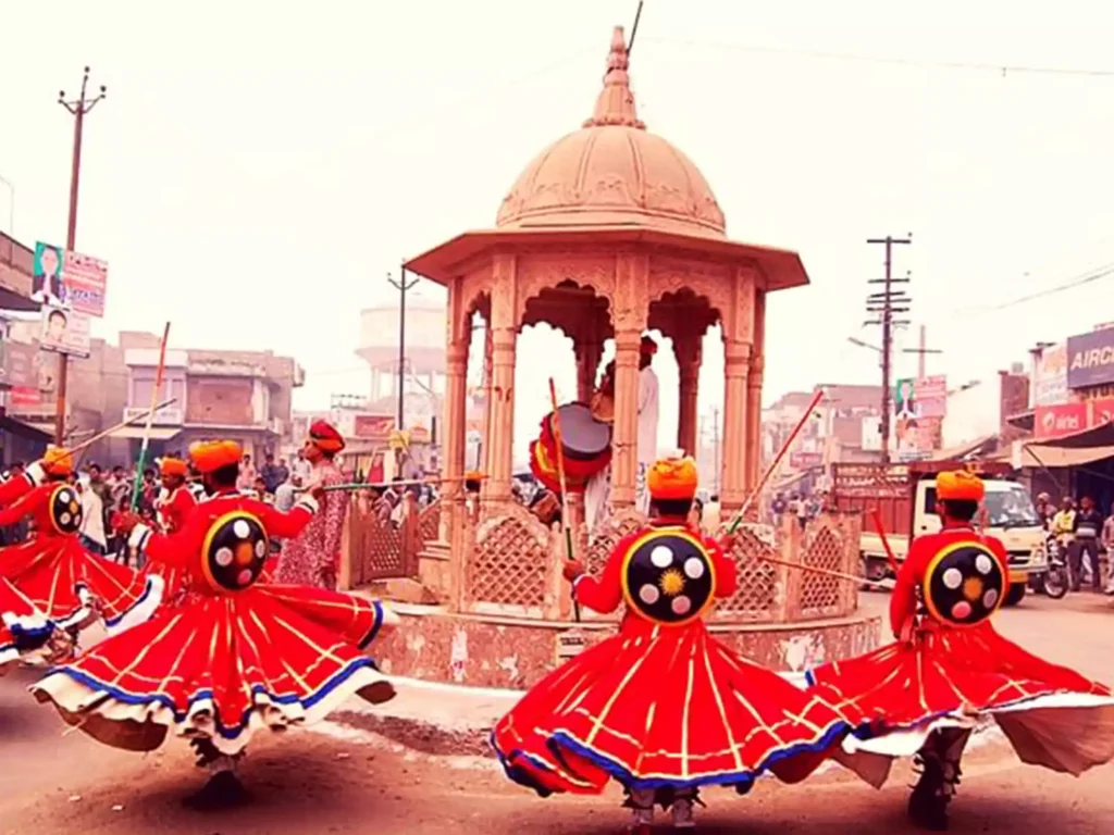 Every year, the Mount Abu Summer Festival is organized to celebrate the region’s culture, traditions, and natural beauty