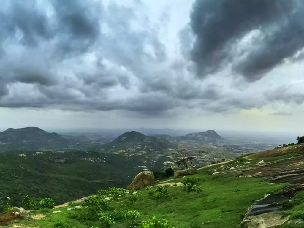 Horsley Konda is a series of hills in Andhra Pradesh. Its landscape, pleasant climate, and serenity make it a nature lover’s paradise.