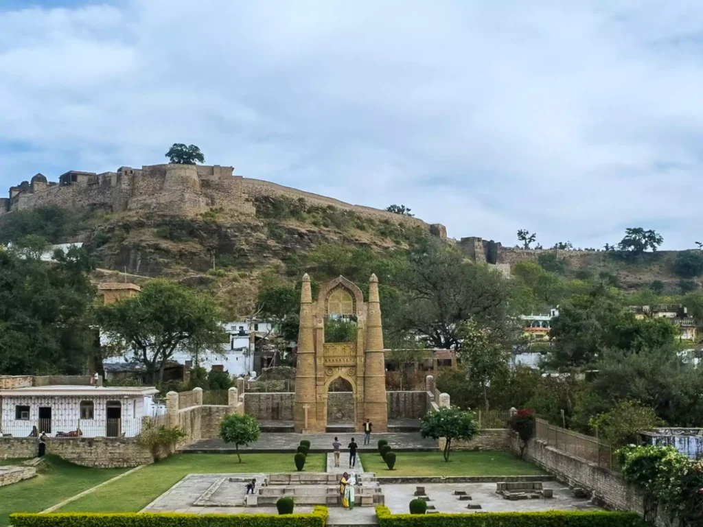Chanderi is a less-explored historic textile and Jain pilgrimage town. Situated in the Ashoknagar District of Madhya Pradesh, it is famous because of Chanderi Fort