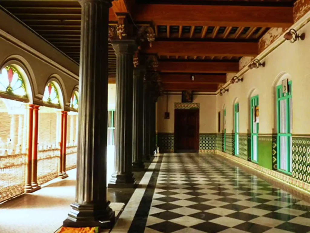 Karaikudi (Chettinad Region) city in Tamil Nadu is famous amongst devotees because of the Meenakshi-Sundareswar temple, which has 108 statues of Ganapathi