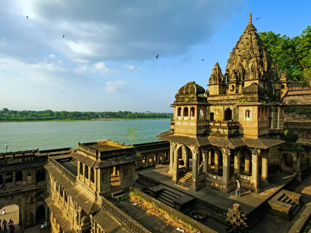 Maheshwar is a riverfront town in Madhya Pradesh, and it upholds the history of the Holkar Dynasty
