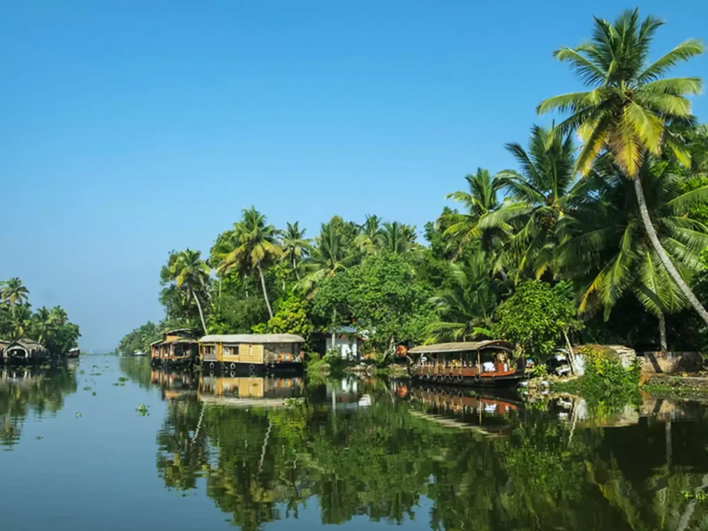 The Kerala backwaters are a network of brackish lagoons, lakes, rivers, and canals and there are several popular destinations in Kerala