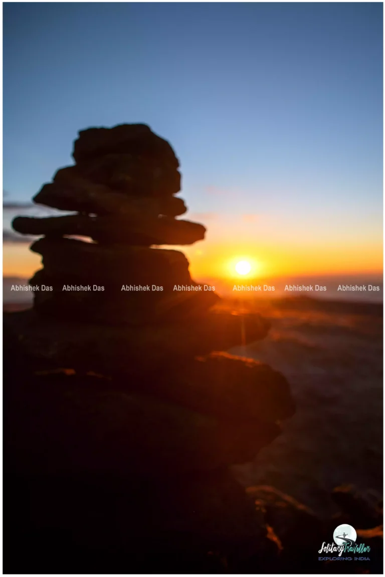 Phalut offers a vast, unobstructed 360° view of the mountains, including the majestic Kanchenjunga range